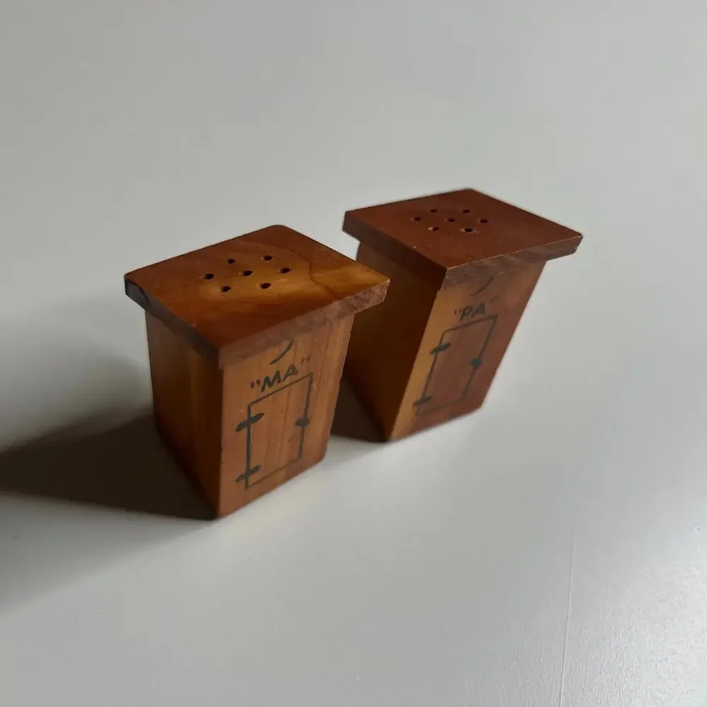 Vintage Wooden‎ Outhouse “Ma” & “Pa” Salt and Pepper Shakers Old Man’s Cave Ohio